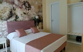 Guest House Train Station Venice - Atika & Atif